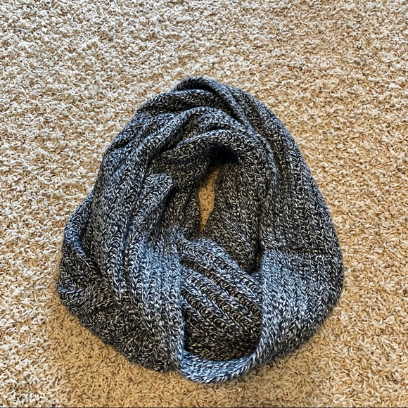 Madewell Softest Ribbed Circle Scarf - Picture 3 of 6